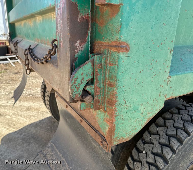 image for item NF9387 1993 International    4900  dump truck