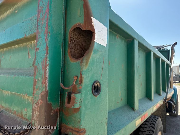 image for item NF9387 1993 International    4900  dump truck