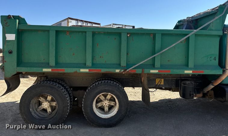image for item NF9387 1993 International    4900  dump truck