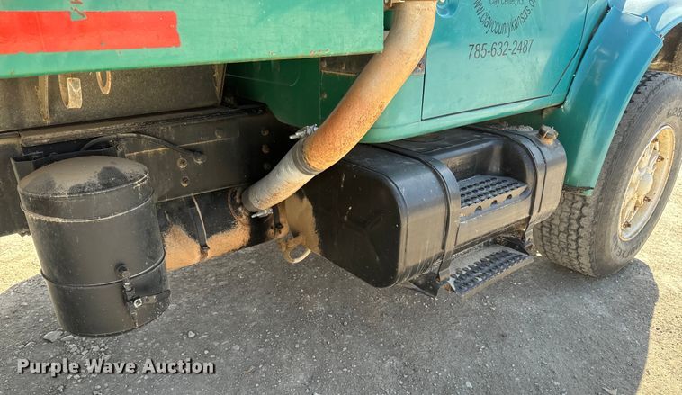 image for item NF9387 1993 International    4900  dump truck