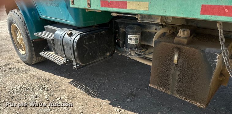 image for item NF9387 1993 International    4900  dump truck