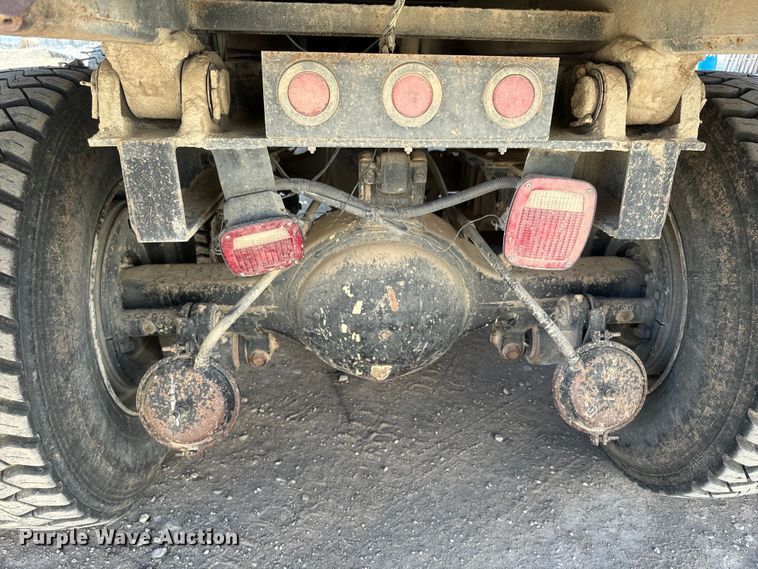 image for item NF9387 1993 International    4900  dump truck