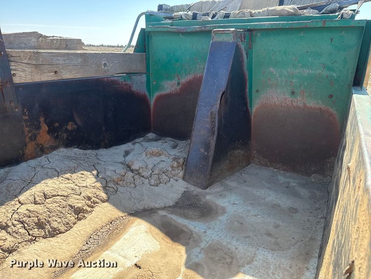 image for item NF9387 1993 International    4900  dump truck