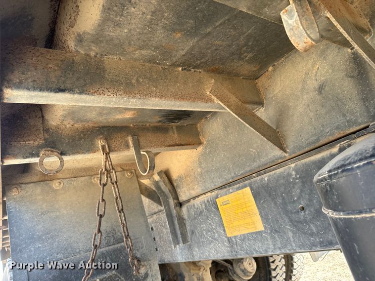 image for item NF9387 1993 International    4900  dump truck