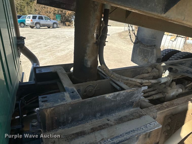 image for item NF9387 1993 International    4900  dump truck