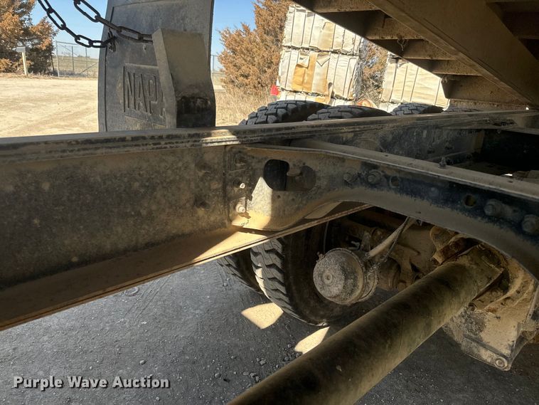 image for item NF9387 1993 International    4900  dump truck