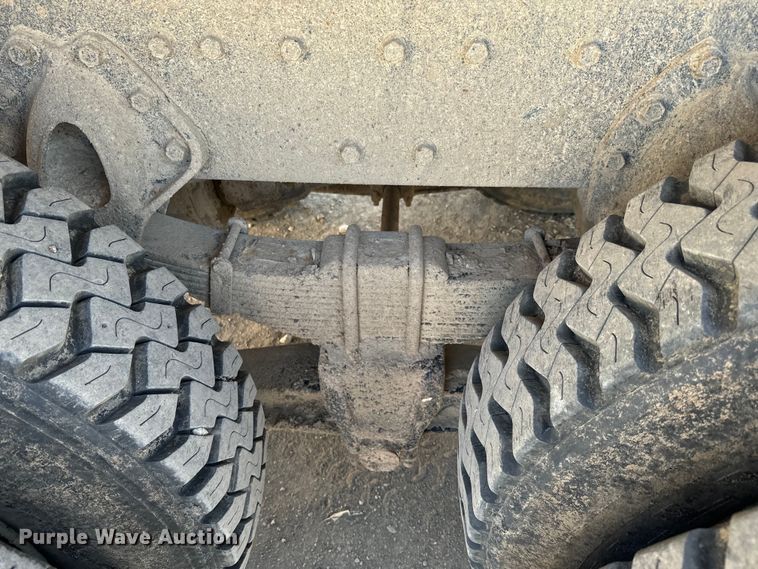 image for item NF9387 1993 International    4900  dump truck