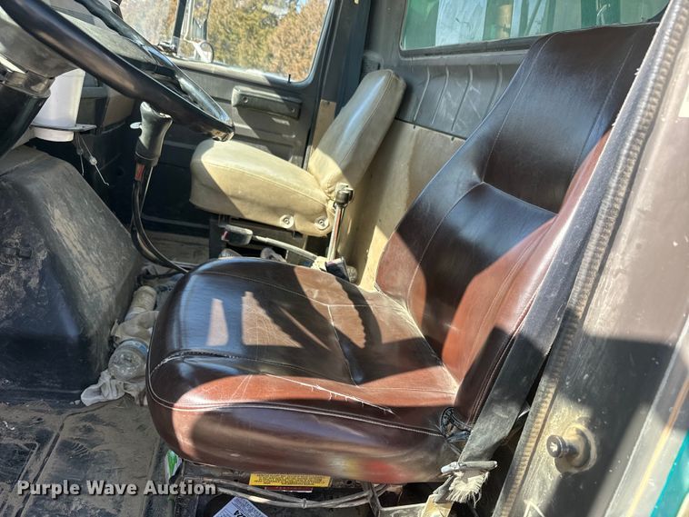 image for item NF9387 1993 International    4900  dump truck