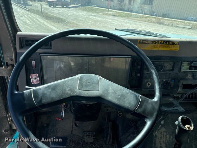 image for item NF9387 1993 International    4900  dump truck