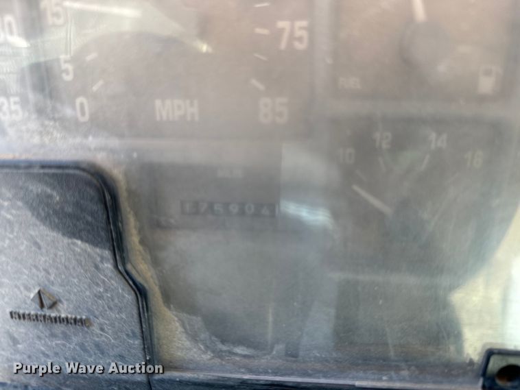 image for item NF9387 1993 International    4900  dump truck