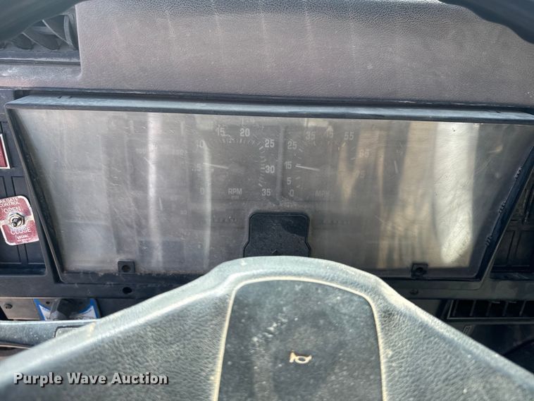 image for item NF9387 1993 International    4900  dump truck