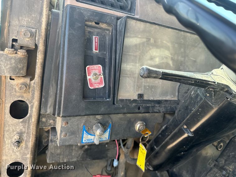 image for item NF9387 1993 International    4900  dump truck