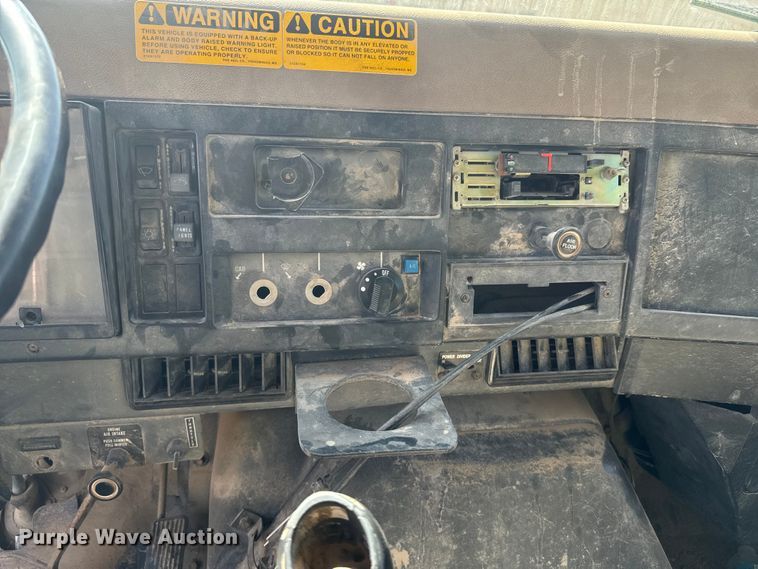 image for item NF9387 1993 International    4900  dump truck