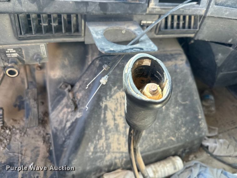 image for item NF9387 1993 International    4900  dump truck