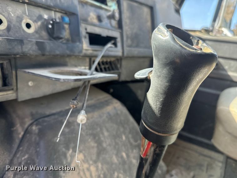 image for item NF9387 1993 International    4900  dump truck