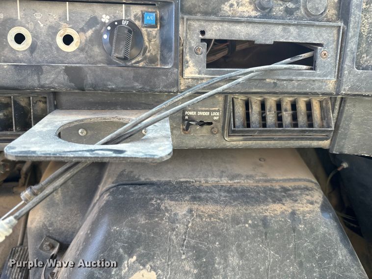 image for item NF9387 1993 International    4900  dump truck