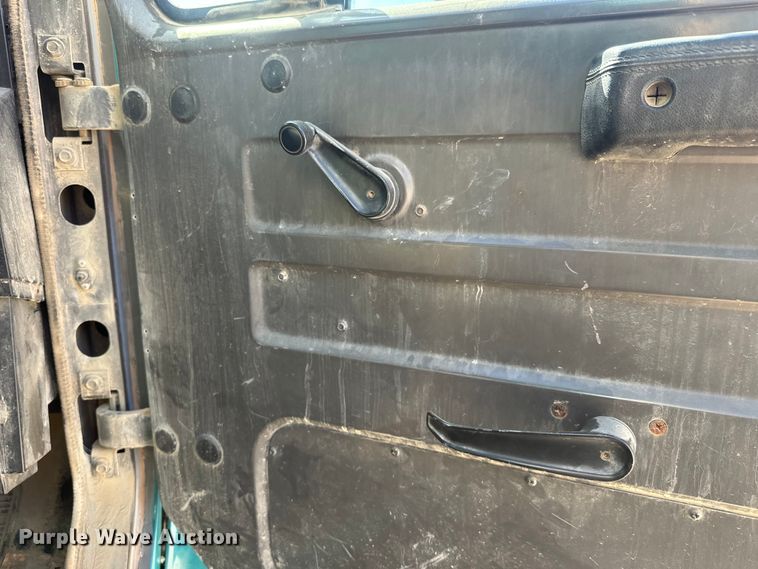 image for item NF9387 1993 International    4900  dump truck