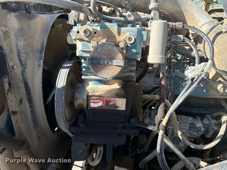 image for item NF9387 1993 International    4900  dump truck