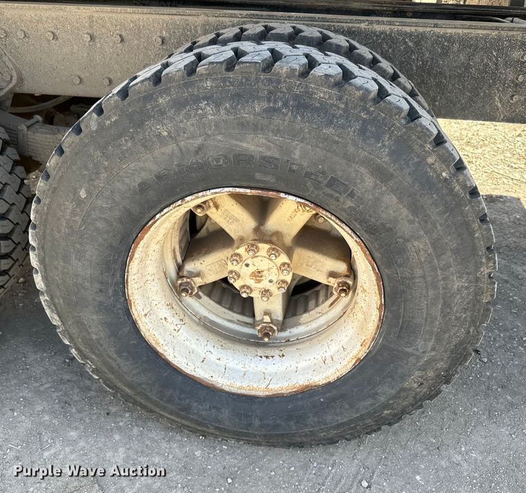 image for item NF9387 1993 International    4900  dump truck