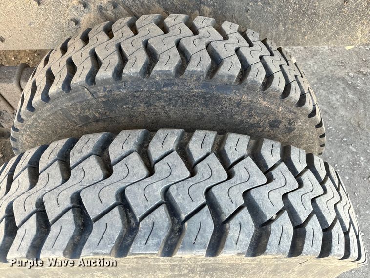 image for item NF9387 1993 International    4900  dump truck