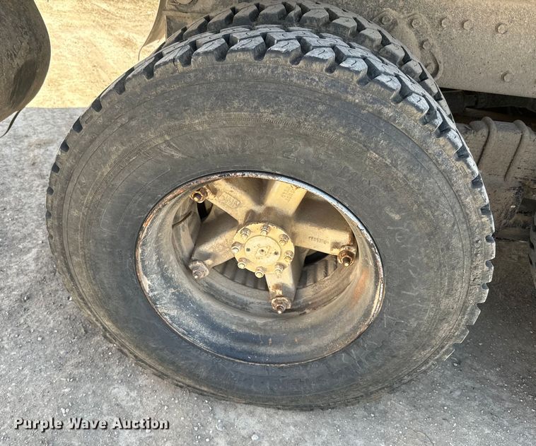 image for item NF9387 1993 International    4900  dump truck