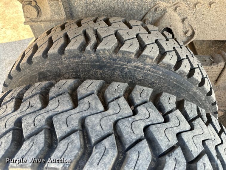 image for item NF9387 1993 International    4900  dump truck