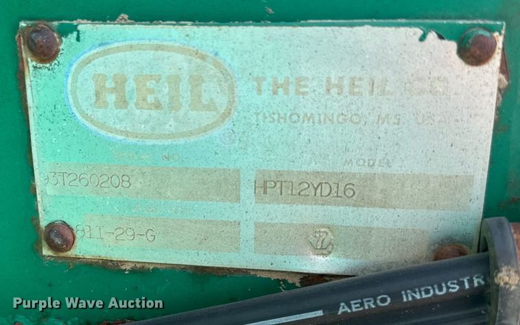 image for item NF9387 1993 International    4900  dump truck