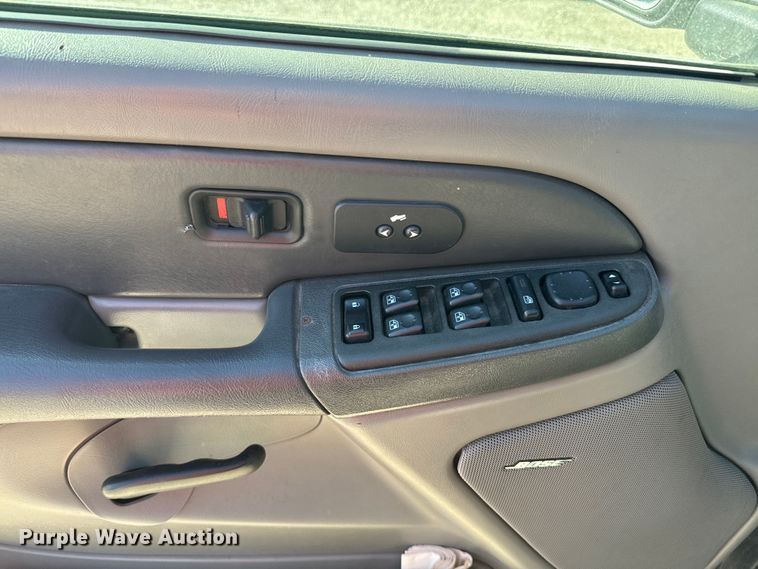 image for item NF9413 2003 GMC Yukon XL 