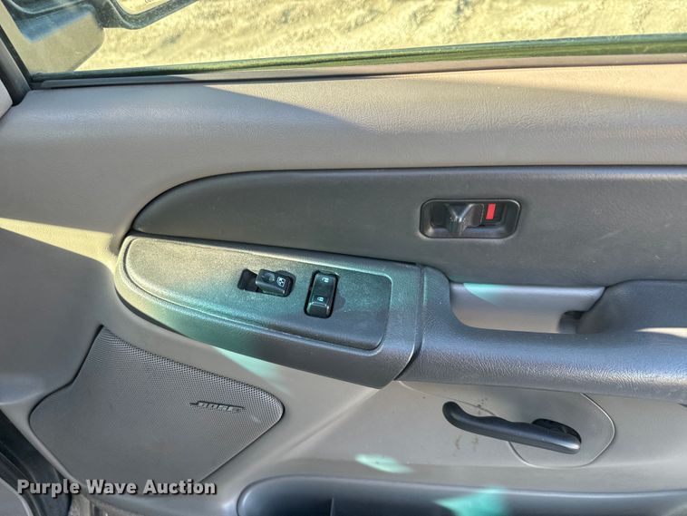 image for item NF9413 2003 GMC Yukon XL 