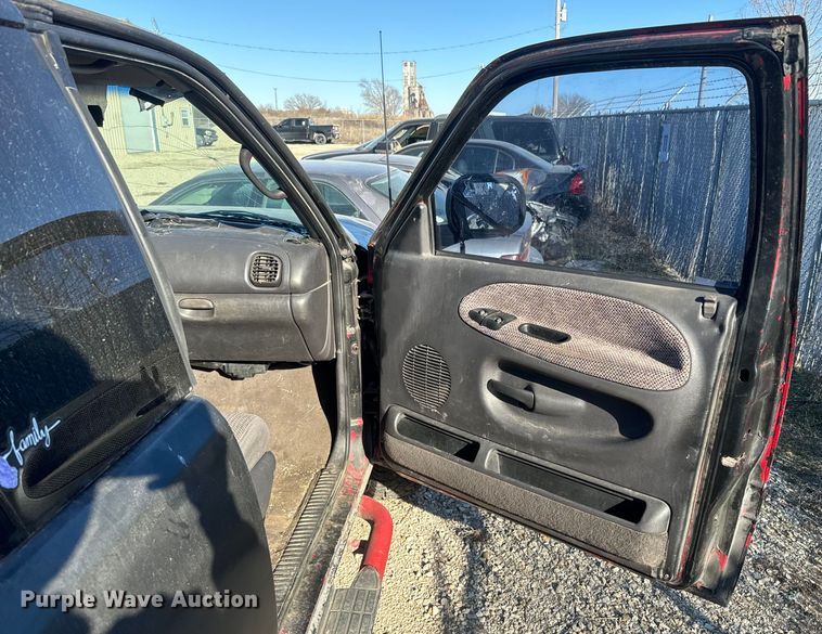 image for item NF9416 1998 Dodge Ram 1500 Quad Cab pickup truck