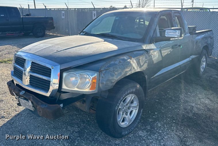 image for item NF9417 2006 Dodge Dakota Club Cab pickup truck