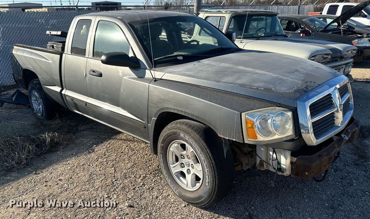 image for item NF9417 2006 Dodge Dakota Club Cab pickup truck