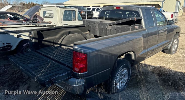 image for item NF9417 2006 Dodge Dakota Club Cab pickup truck
