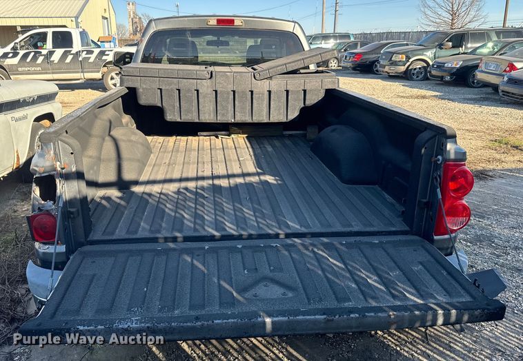 image for item NF9417 2006 Dodge Dakota Club Cab pickup truck