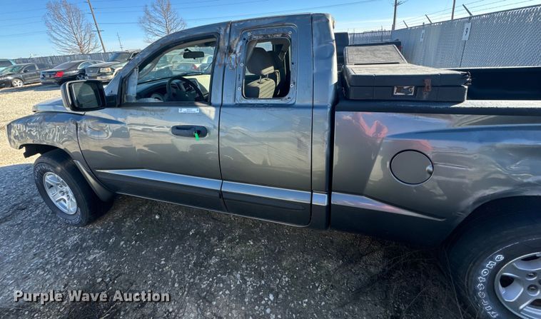 image for item NF9417 2006 Dodge Dakota Club Cab pickup truck