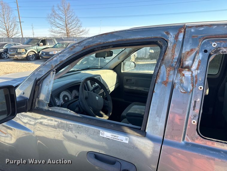 image for item NF9417 2006 Dodge Dakota Club Cab pickup truck