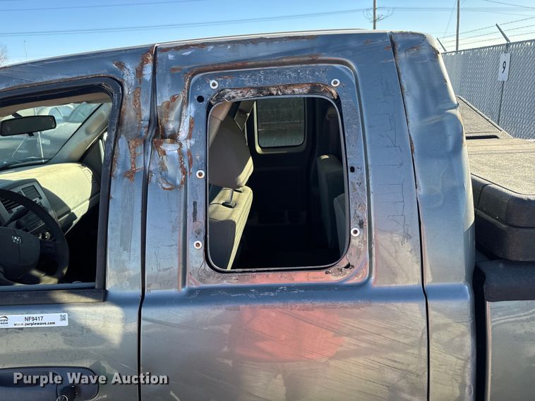 image for item NF9417 2006 Dodge Dakota Club Cab pickup truck