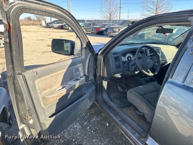 image for item NF9417 2006 Dodge Dakota Club Cab pickup truck