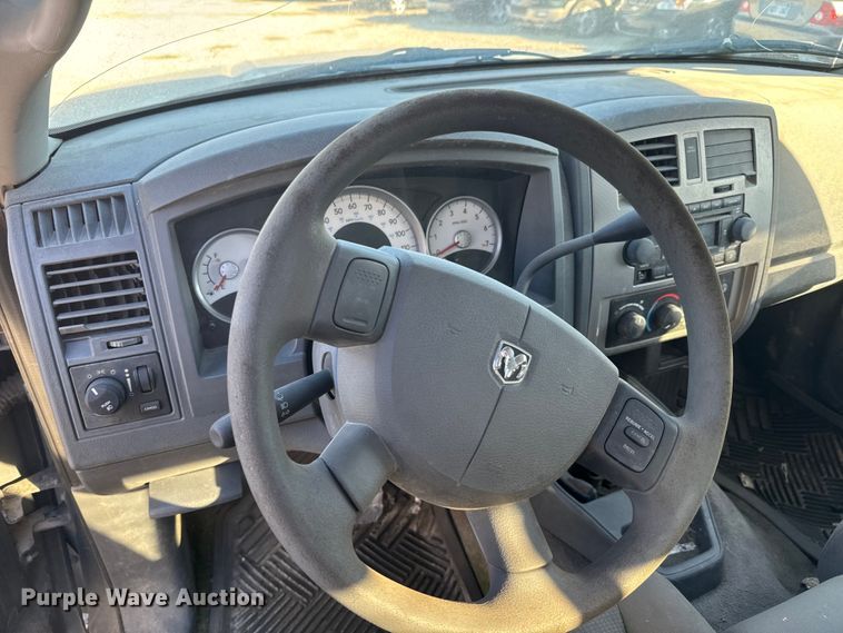 image for item NF9417 2006 Dodge Dakota Club Cab pickup truck