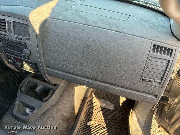 image for item NF9417 2006 Dodge Dakota Club Cab pickup truck