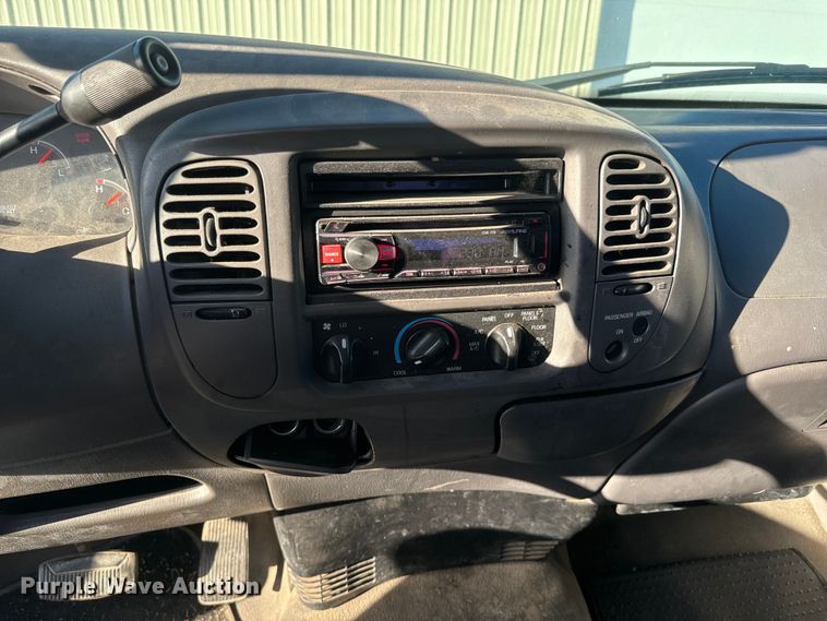 image for item NF9419 2003 Ford F150 SuperCab pickup truck