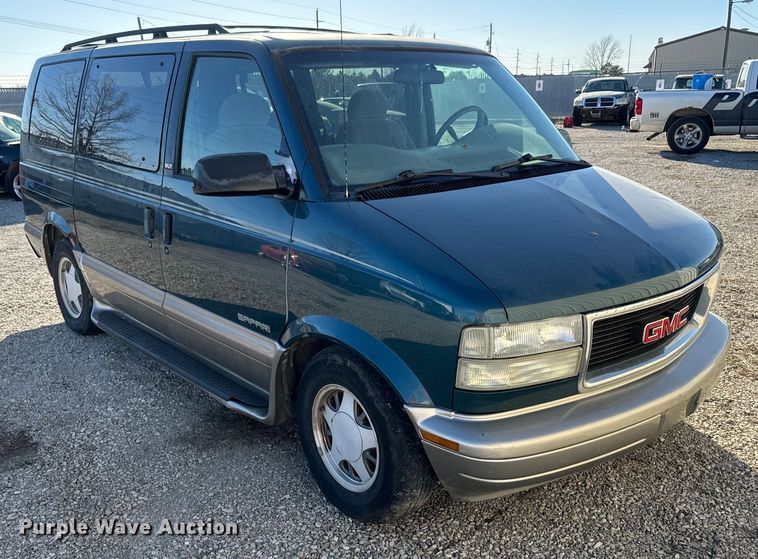 image for item NF9421 2001 GMC Safari van