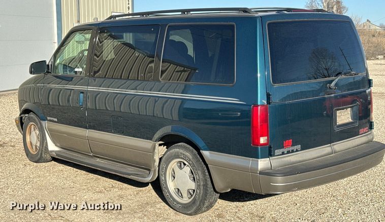 image for item NF9421 2001 GMC Safari van