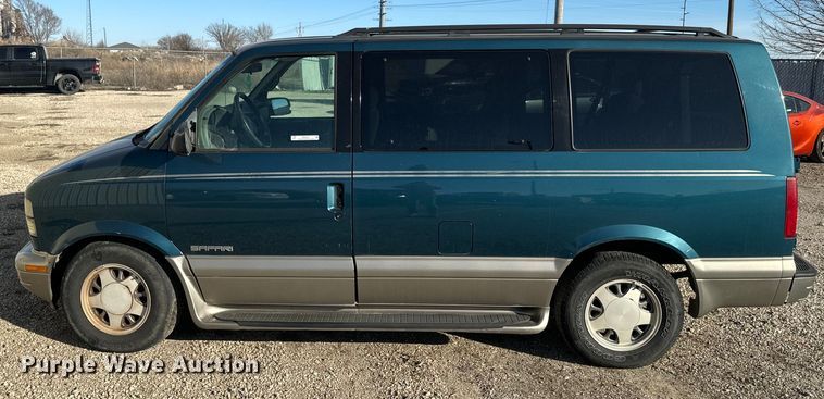 image for item NF9421 2001 GMC Safari van