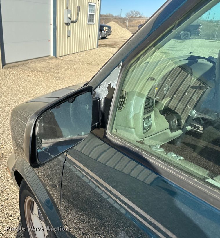 image for item NF9421 2001 GMC Safari van