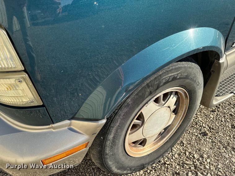 image for item NF9421 2001 GMC Safari van