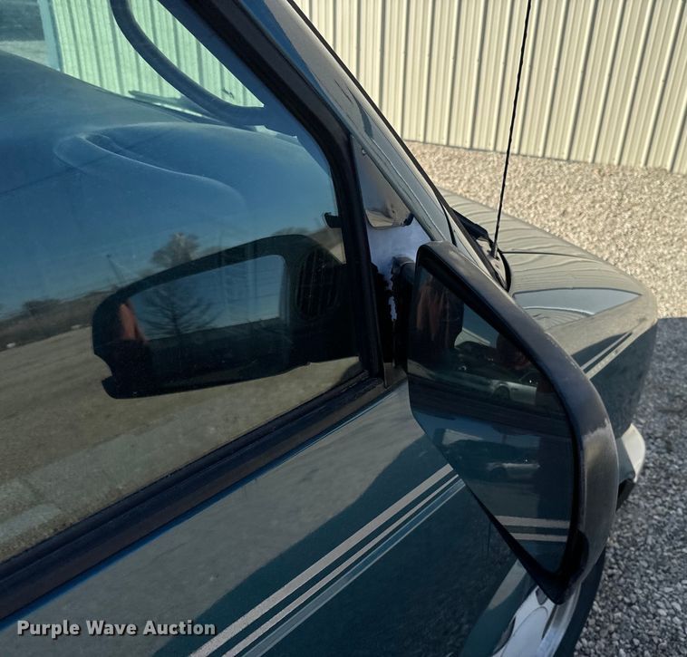 image for item NF9421 2001 GMC Safari van