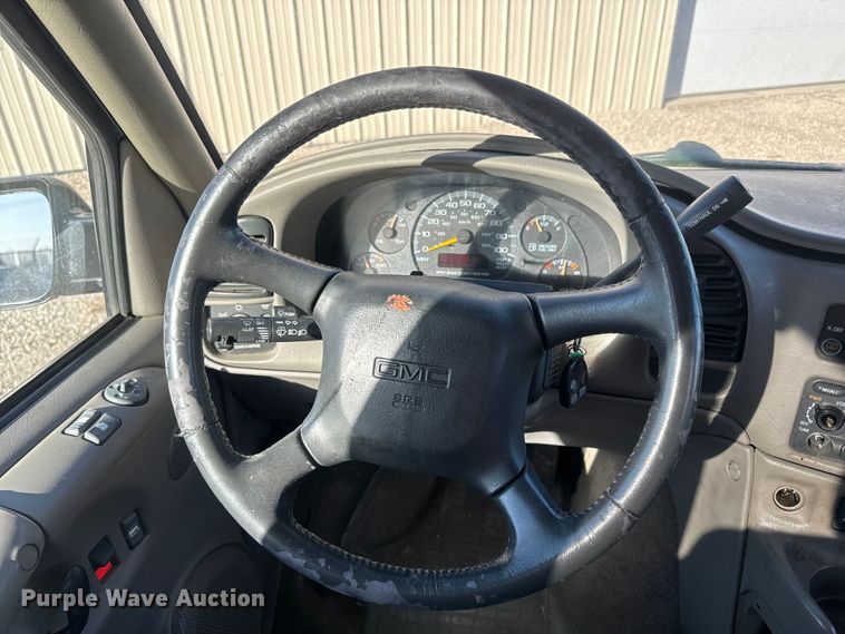 image for item NF9421 2001 GMC Safari van