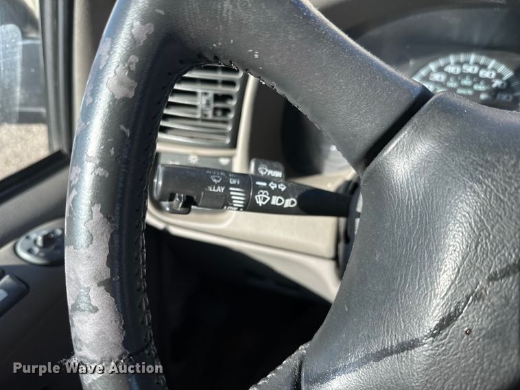 image for item NF9421 2001 GMC Safari van