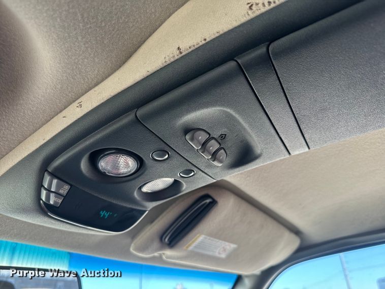 image for item NF9421 2001 GMC Safari van